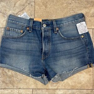 NWT Levi’s 501 Straight leg button fly denim shorts